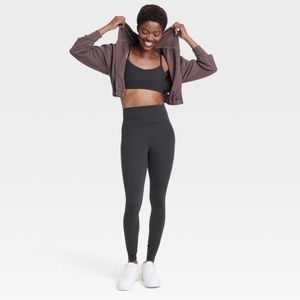 NWT All in Motion Everyday Soft Ultra High-Rise
Leggings SZ XL